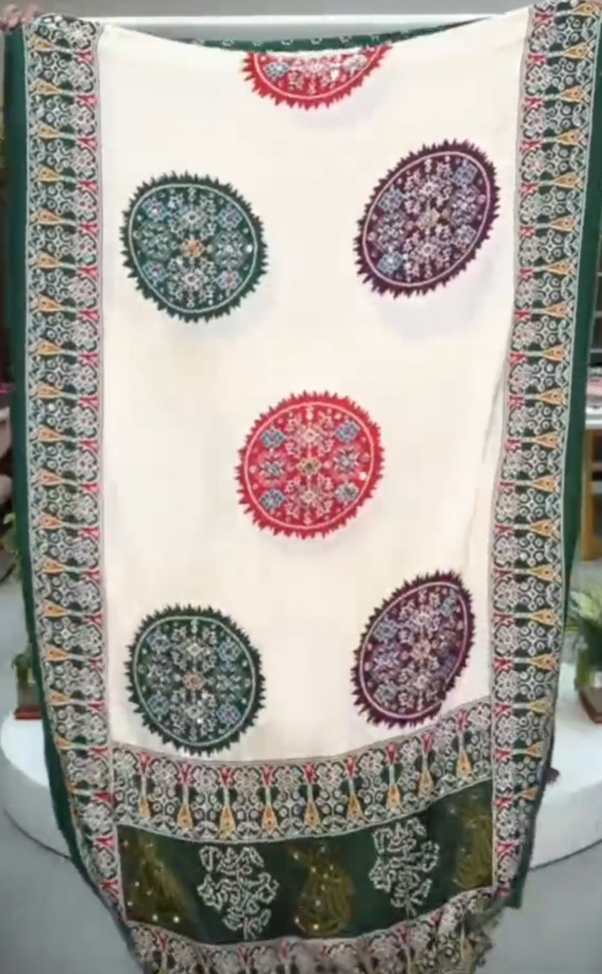 Urbanadaa Gaji Modal Satin Saree – Heritage-Inspired Circular Motif Traditional Saree for Women